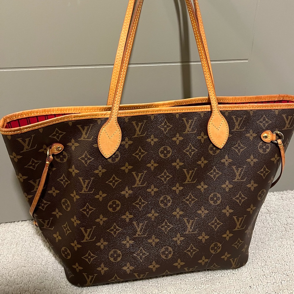 Louis Vuitton Neverfull Bag